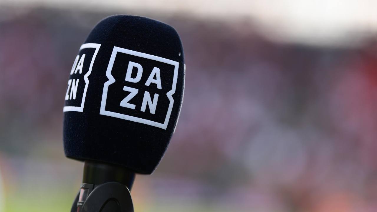 Calcio in tv, DAZN o Sky: l'ultima mossa rivoluziona tutto