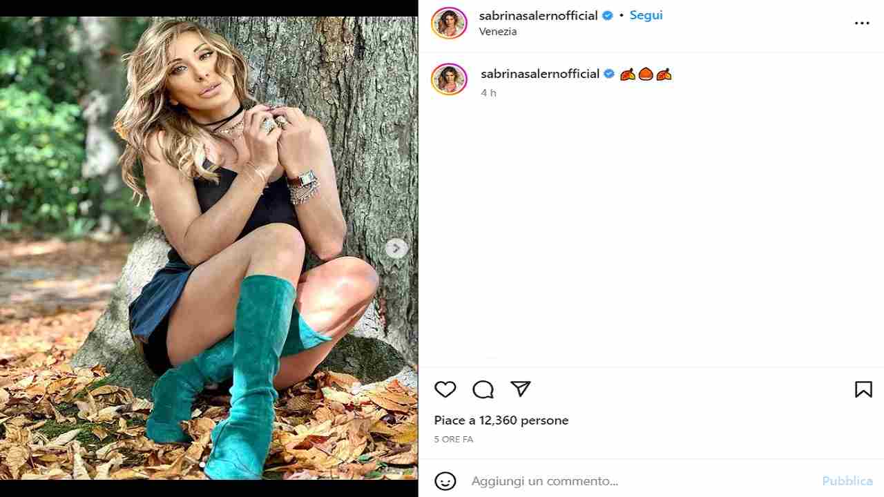 Sabrina Salerno infiamma l'autunno, gambe da infarto - FOTO
