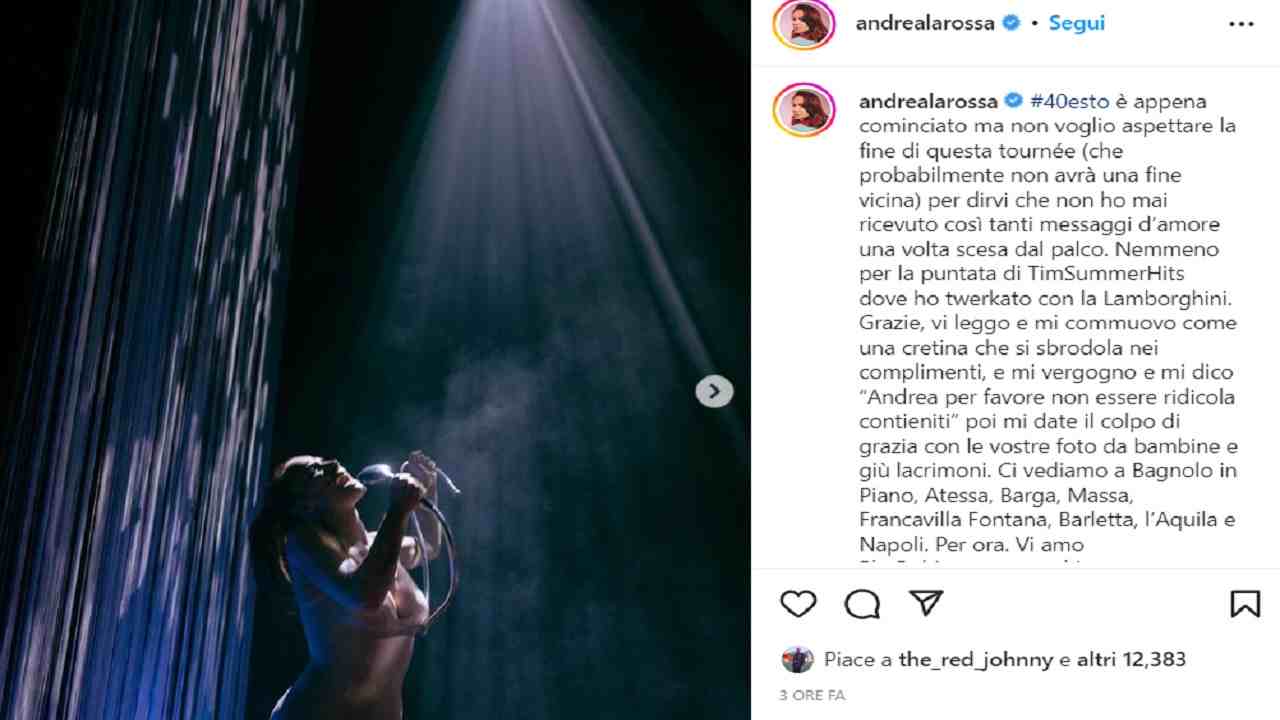 Andrea Delogu canta sotto la doccia, visione provocante - FOTO