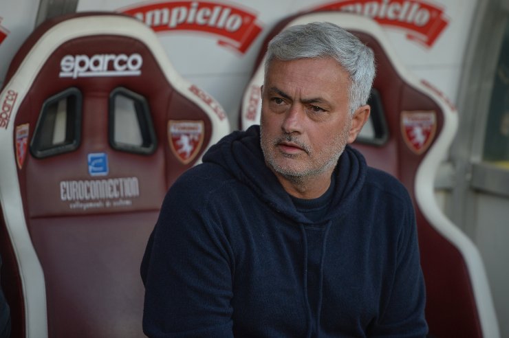 Josè Mourinho in panchina nel corso di Torino-Roma