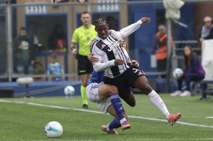 Jonathan David in azione con la maglia bianconera