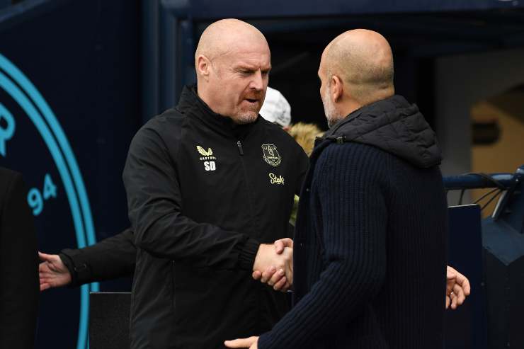 Dyche stringe la mano a Guardiola