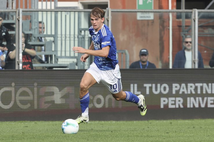 Nico Paz in azione con la maglia del Como