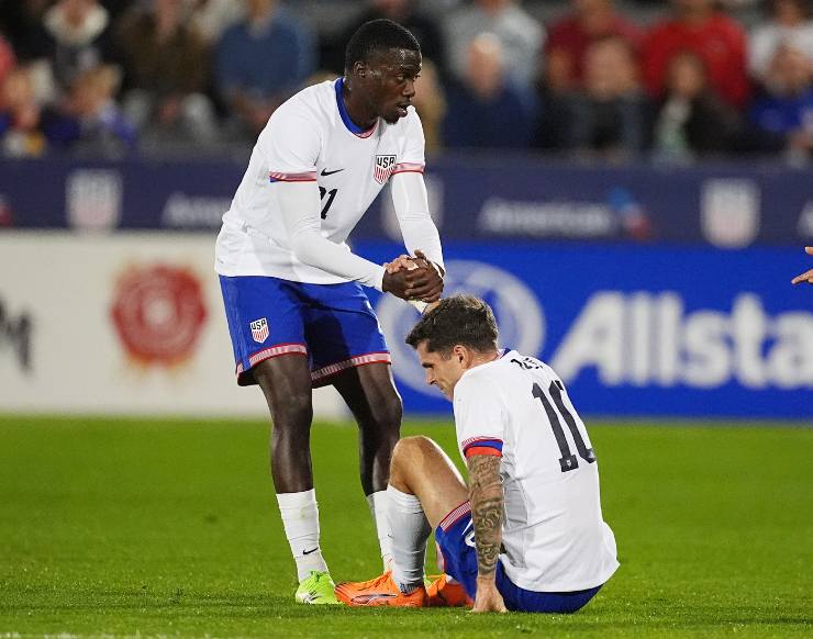 weah aiuta pulisic a rialzarsi