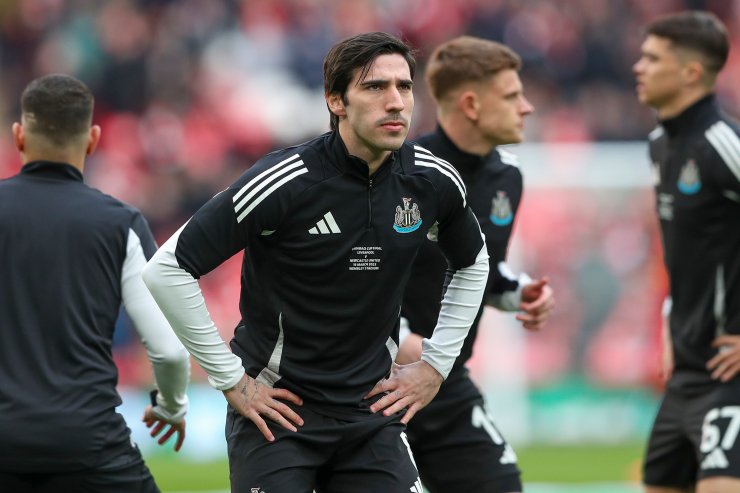 Tonali prima di una partita del Newcastle