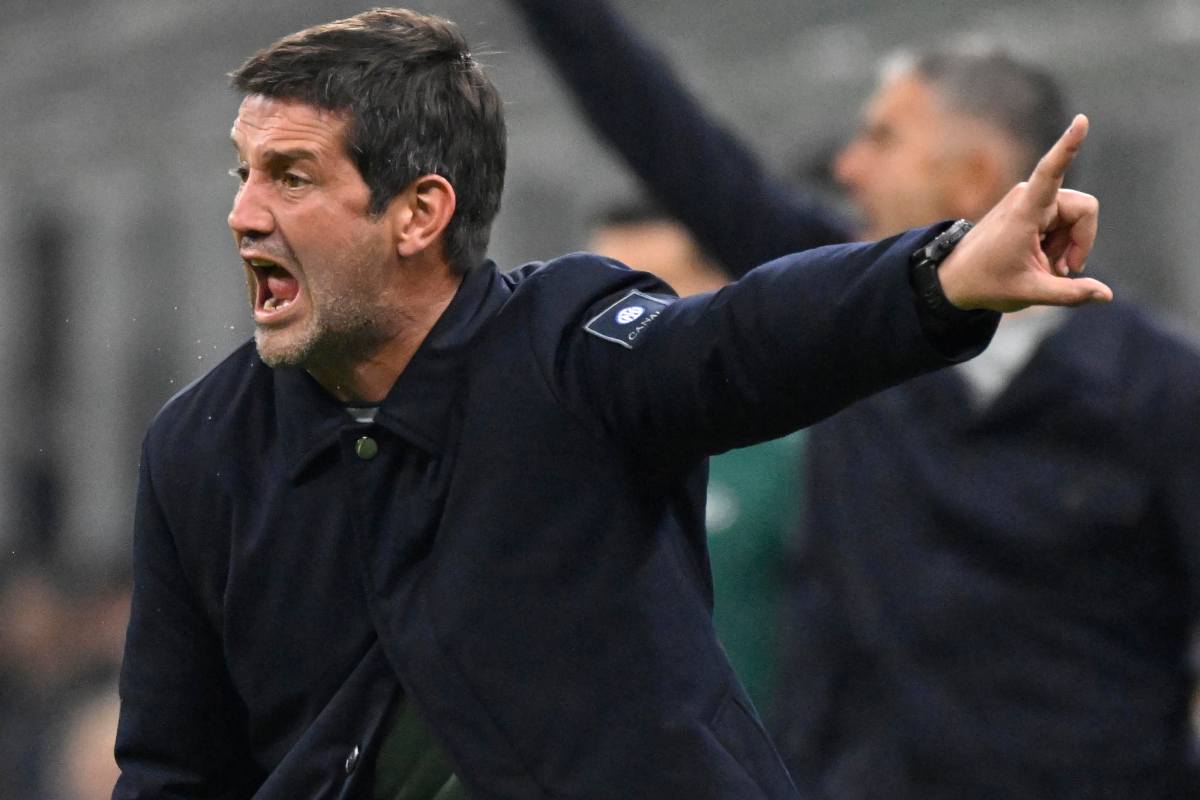 Chivu urla dalla panchina indicazioni ai giocatori dell'Inter