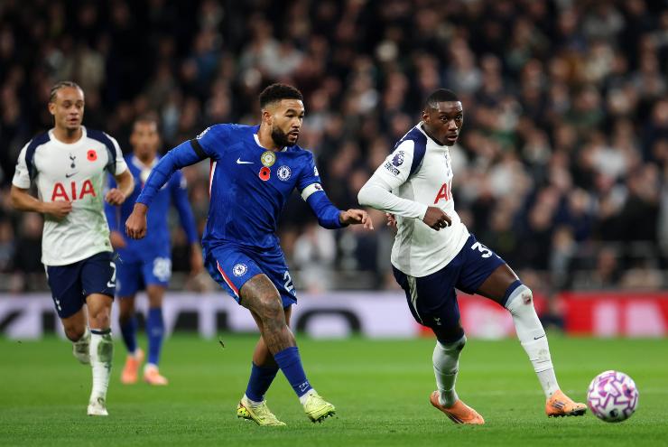 Kolo Muani in azione col Tottenham