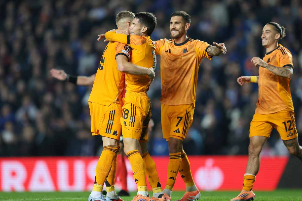 pellegrini esulta con soule e dovbyk