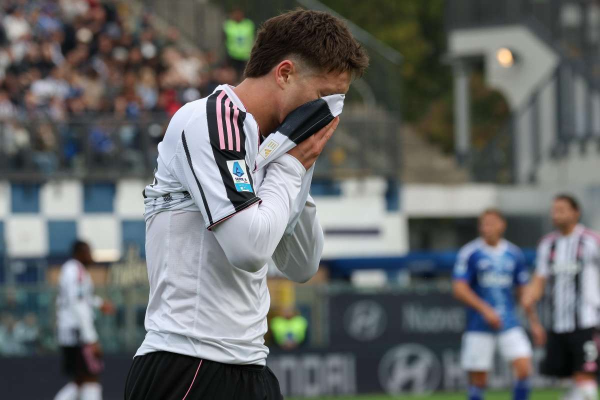 Yildiz con le mani in faccia dopo un'occasione mancata