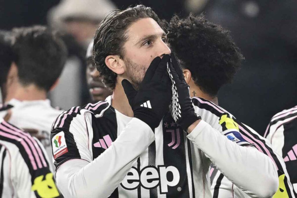 Manuel Locatelli esulta dopo il gol