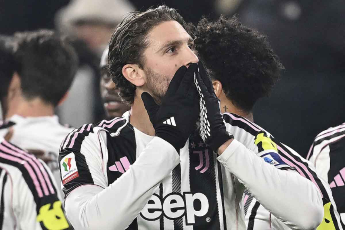 Manuel Locatelli esulta dopo il gol