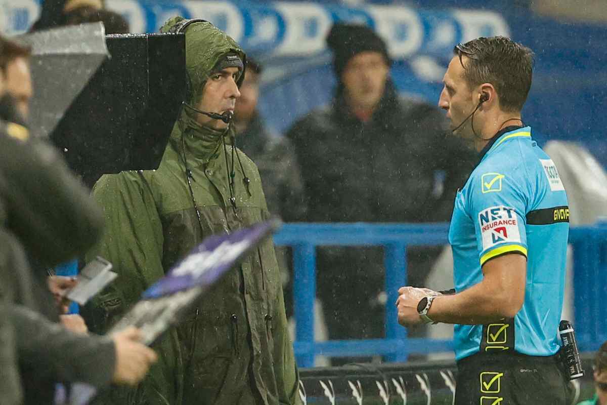 Arbitro allo schermo Var